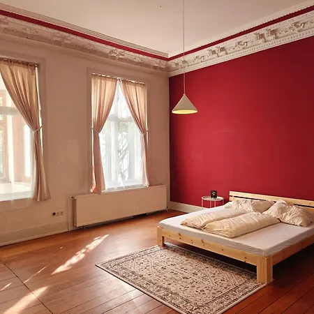 Privatunterkunft Stilvolles Altbauzimmer Mit Kingsize-bett Lübeck