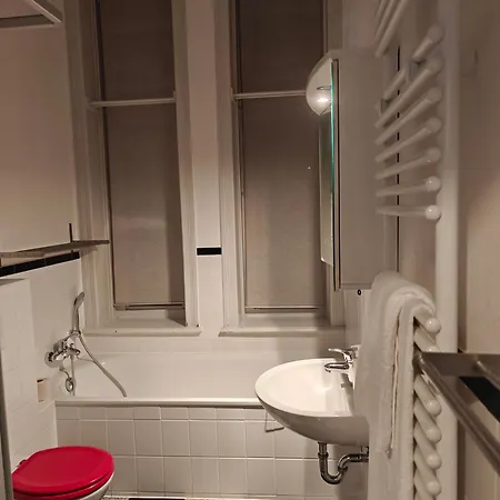 Stilvolles Altbauzimmer Mit Kingsize-bett Privatunterkunft