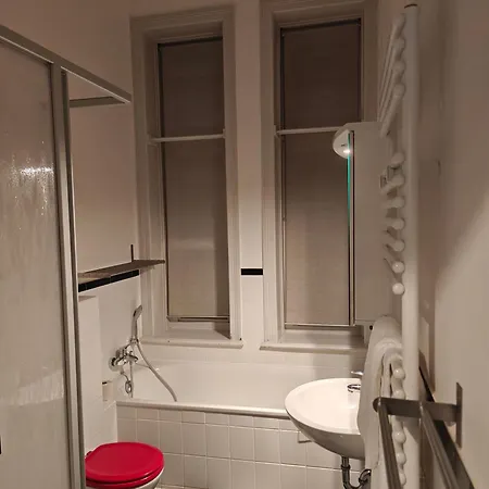 Stilvolles Altbauzimmer Mit Kingsize-bett Privatunterkunft